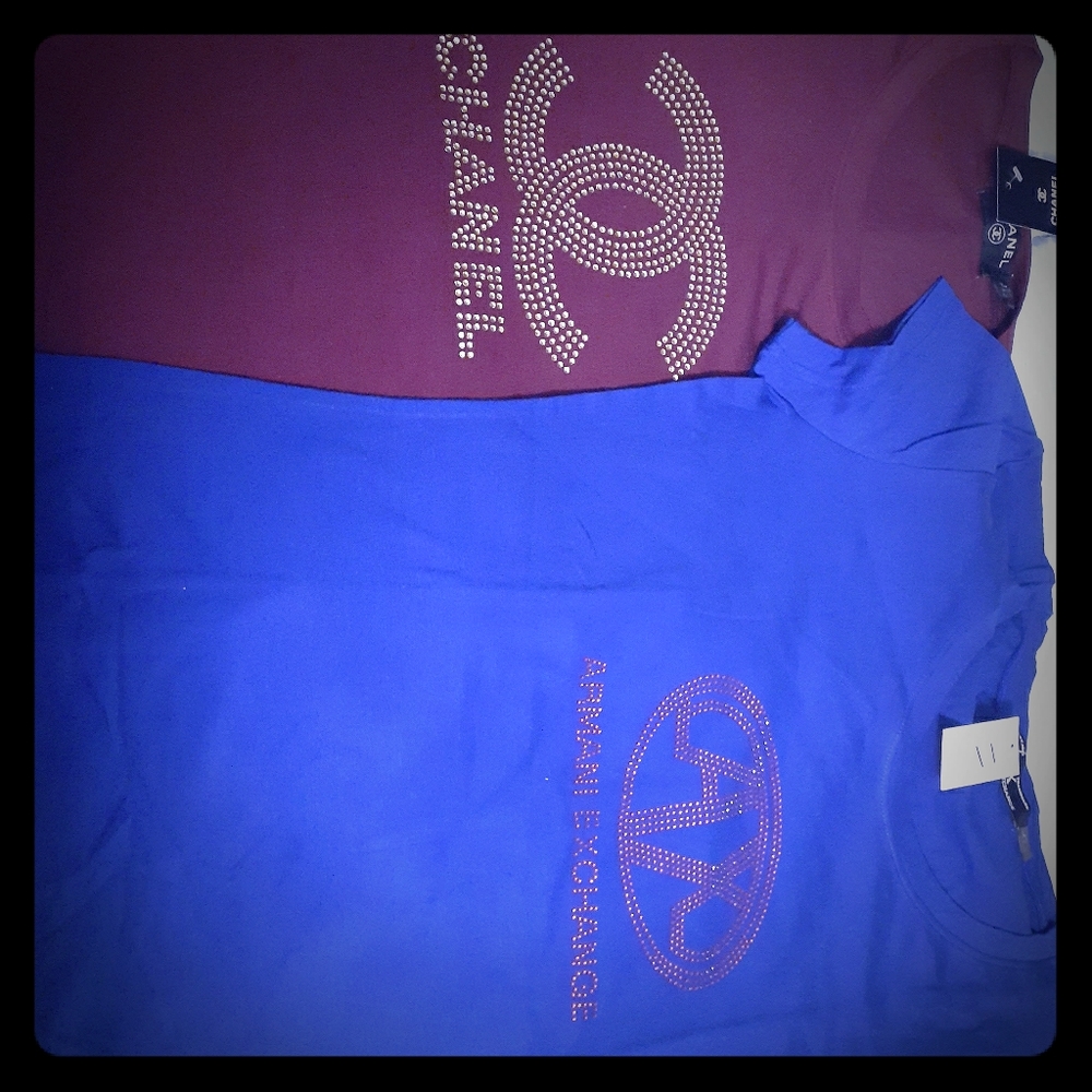 2 playeras color vino, y color azul